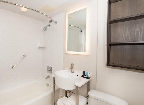 Crowne Plaza Baltimore - Puerto Interior image 5